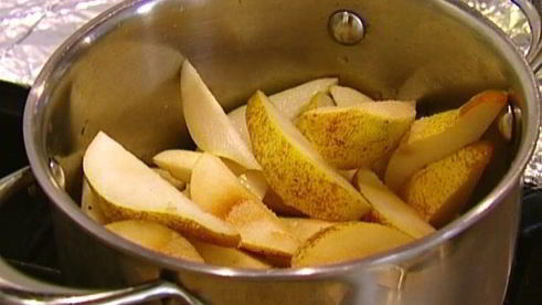 шарлотка с грушами, изюмом и корицей