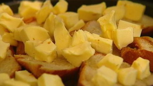 шарлотка с грушами, изюмом и корицей