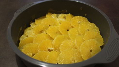 шарлотка с карамелизованными апельсинами