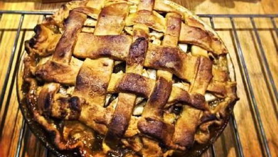 Рецепт шарлотки с ревенем и яблоками