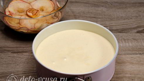 шарлотка с розами из яблок