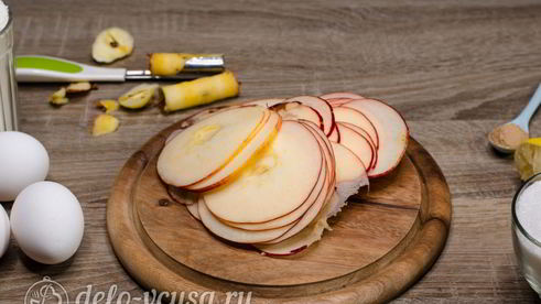 шарлотка с розами из яблок