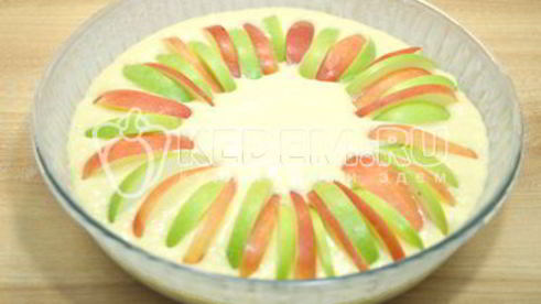 шарлотка с творогом и яблоками