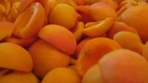 шарлотка с яблоками и абрикосами