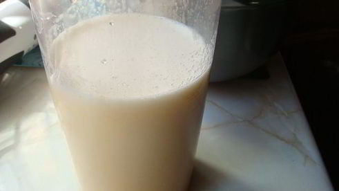 шарлотка с яблоками и изюмом