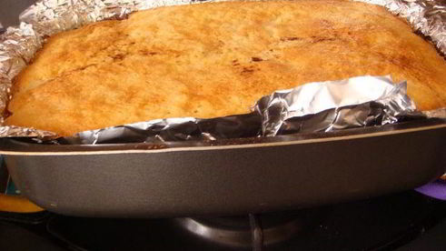 шарлотка с яблоками и изюмом