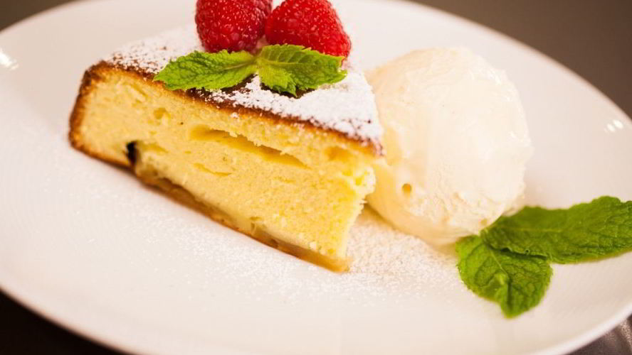 Рецепт шарлотки с яблоками и лимонома