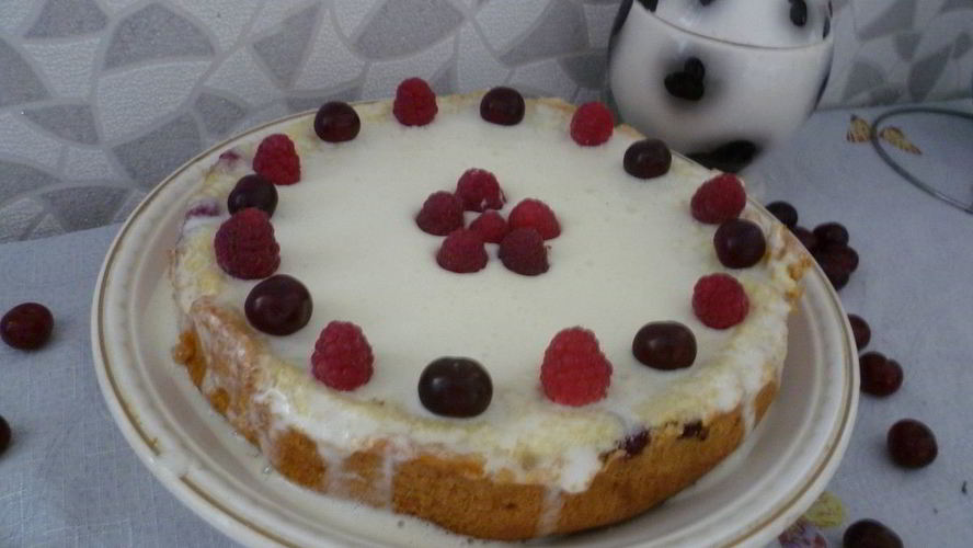 Рецепт шарлотки с яблоками и малиной