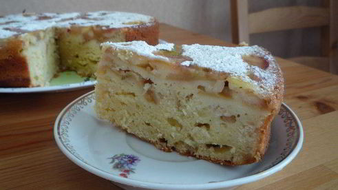 шарлотка с яблоками и облепиховым йогуртом