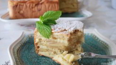 шарлотка с яблоком