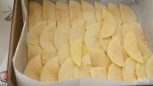 шарлотка с яблоком