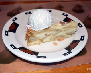 Яблочная шарлотка простая