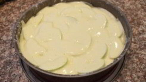 яблочная шарлотка простая