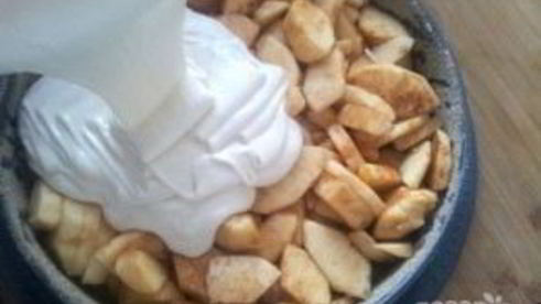 яблочная шарлотка