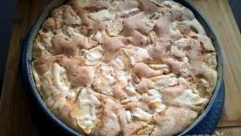 яблочная шарлотка