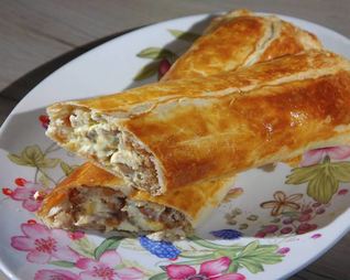 Быстрый штрудель с финиками и орехами