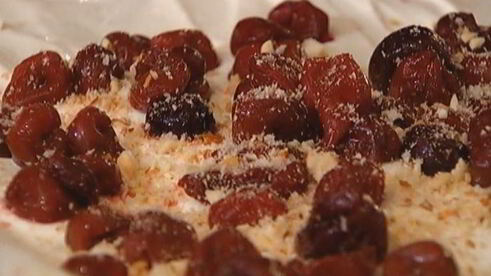 легкий штрудель с вишней и миндалем