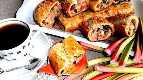 штрудель из ревеня и изюма