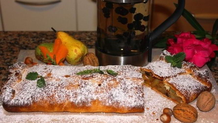Рецепт штруделя с дикими грушами, морковью и корицей