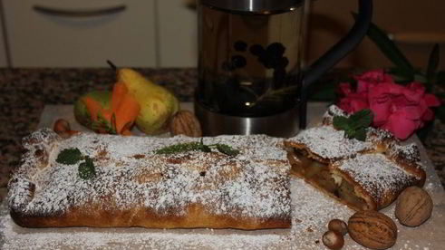 штрудель с дикими грушами, морковью и корицей