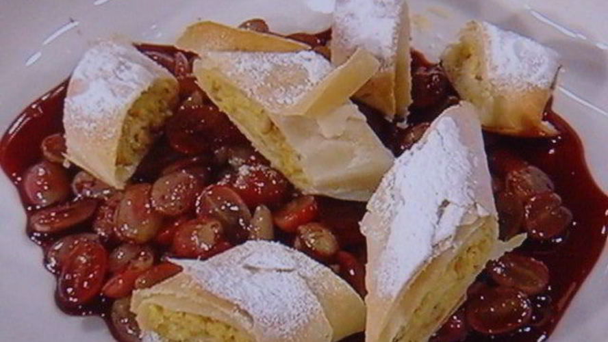 Рецепт штруделя с начинкой из козьего сыра с виноградом в портвейне