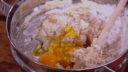 штрудель с начинкой из козьего сыра с виноградом в портвейне