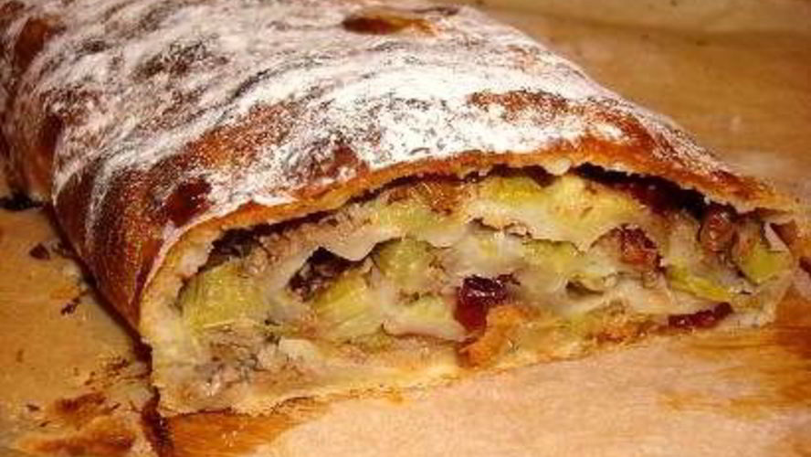 Рецепт штруделя с ревенем, сушеной клюквой и грецкими орехами