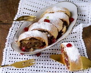 Штрудель с сухофруктами