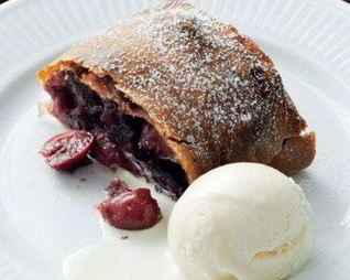 Штрудель с вишней