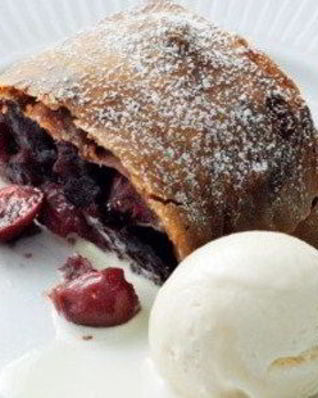 Штрудель с вишней