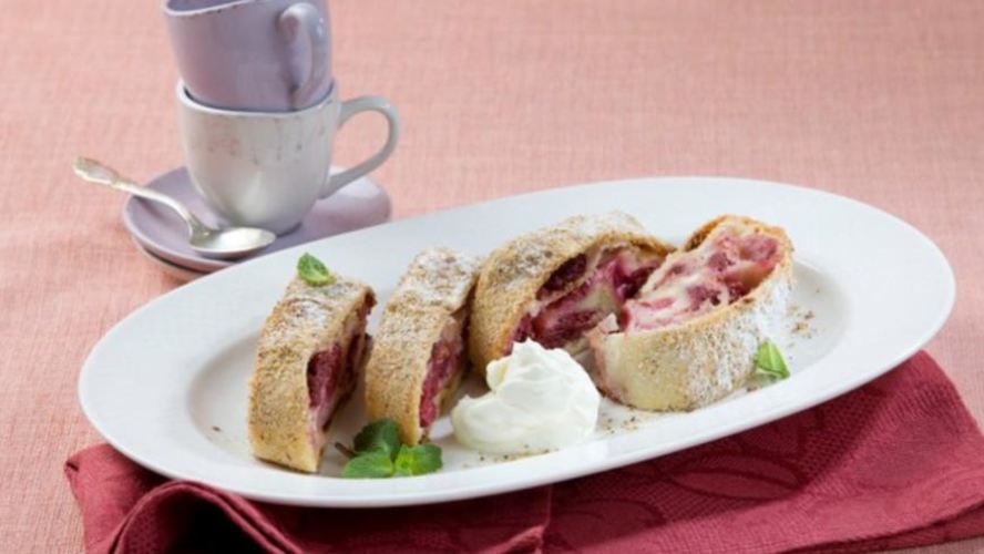 Рецепт штруделя с вишнями и фундуком