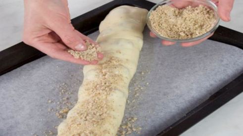 штрудель с вишнями и фундуком