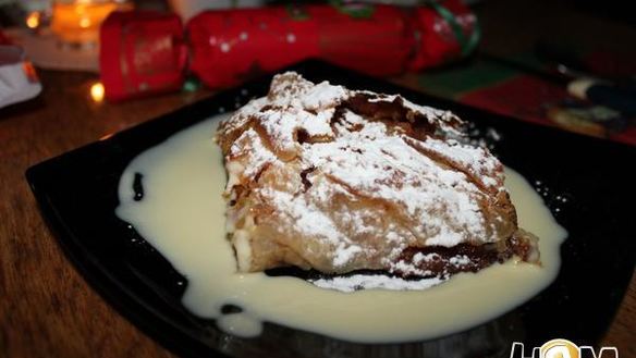 Рецепт Штруделя с яблоком и корицей под кремом Англес