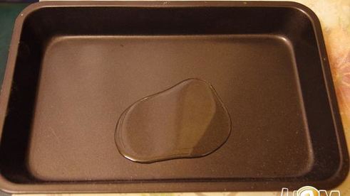 яблочный штрудель декорированный кунжутом