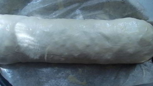 яблочный штрудель с изюмом и карамельной крошкой