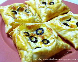 Слоеные конвертики 4 сыра