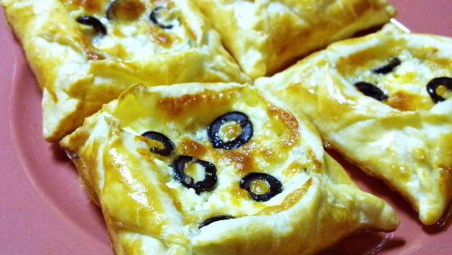 Рецепт слоеных конвертиков 4 сыра