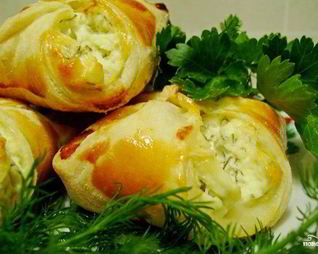 Слоеные конвертики с творогом