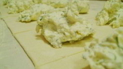 слоеные конвертики с творогом