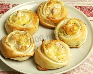 Слоеные слойки с курицей