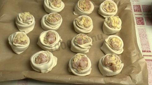 слоеные слойки с курицей