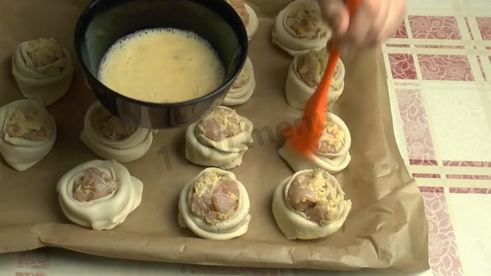 слоеные слойки с курицей