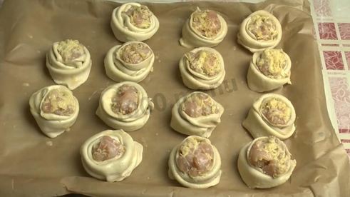 слоеные слойки с курицей