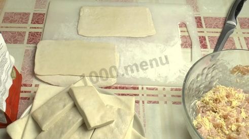 слоеные слойки с курицей