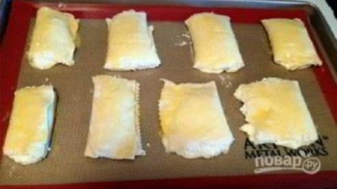 слойки из слоеного теста с творогом