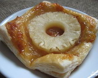 Слойки с ананасами