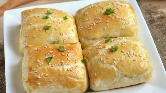 Рецепт Слоек с куриным филе, помидорами и сыром