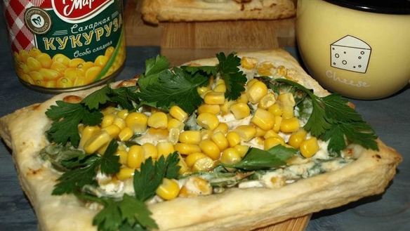Рецепт Слоек с рикоттой, шпинатом и сладкой кукурузой