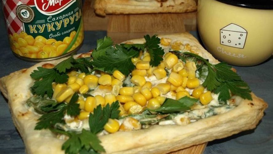 Рецепт слоек с рикоттой, шпинатом и сладкой кукурузой