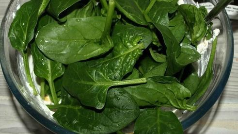 слойки с рикоттой, шпинатом и сладкой кукурузой